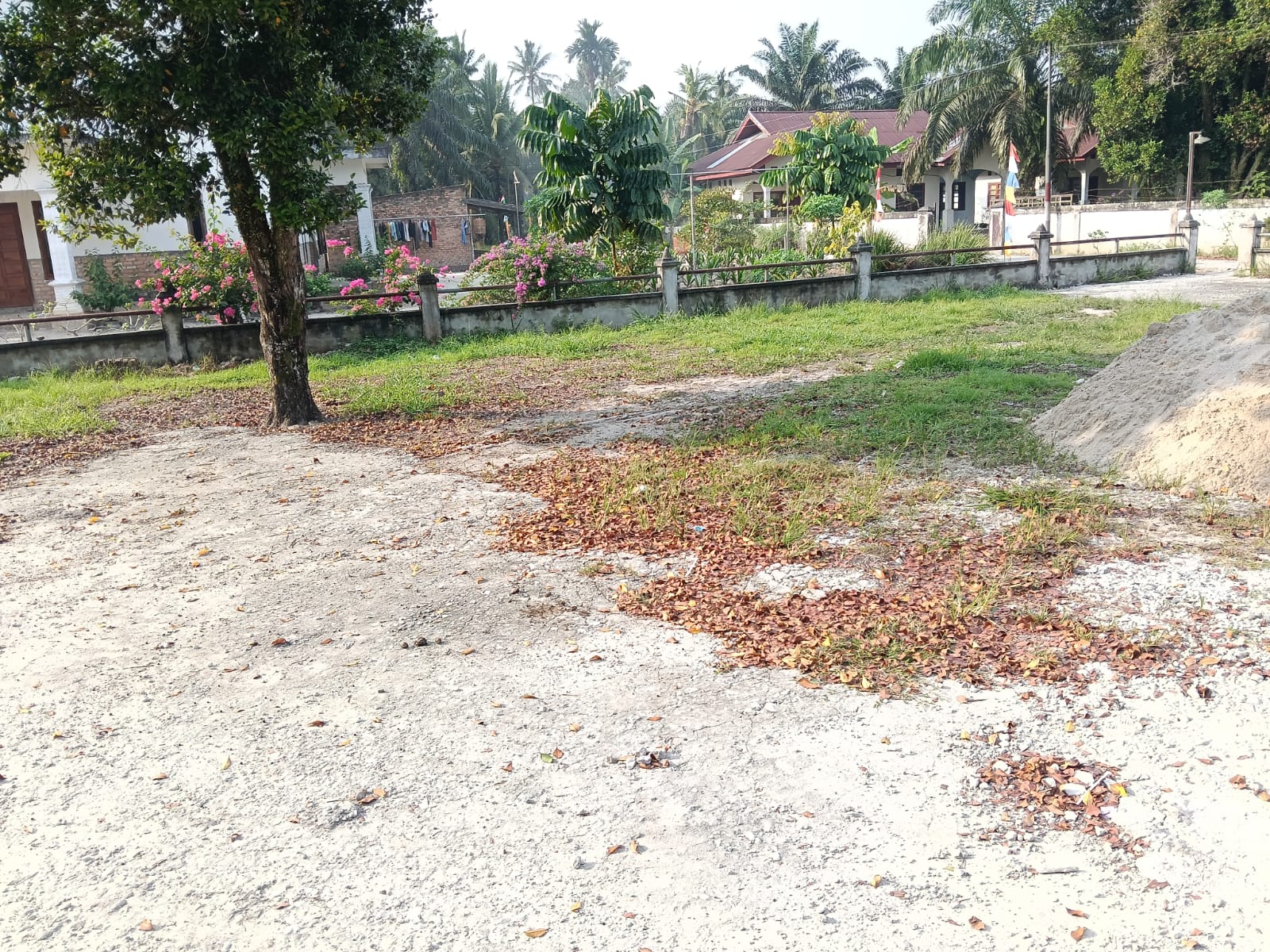 Dokumentasi kegiatan Bersih-bersih masjid Almuhajirin