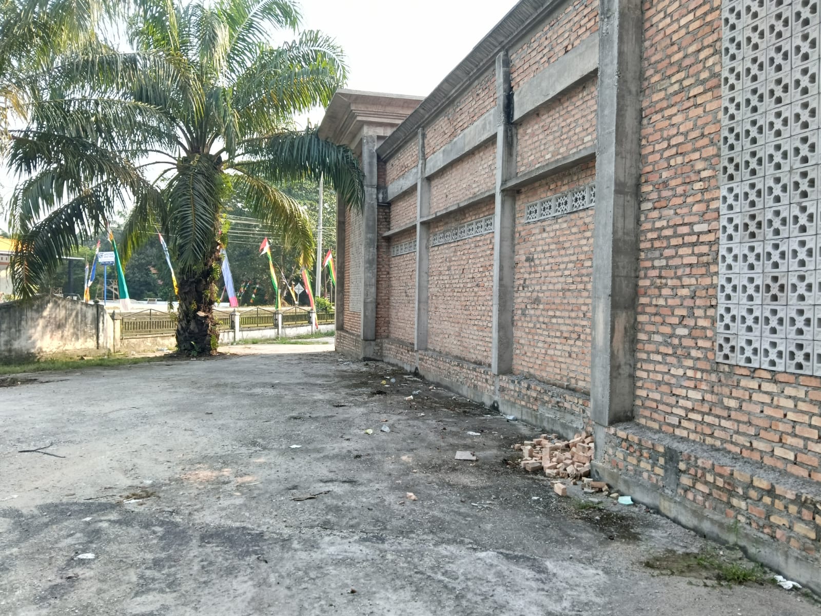 Dokumentasi kegiatan Bersih-bersih masjid Almuhajirin