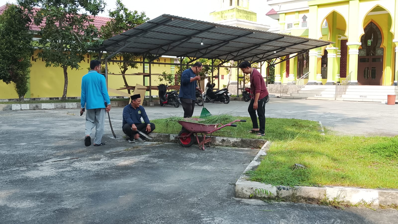 Dokumentasi kegiatan GEBER MAS (GERAKAN BERSIH-BERSIH MASJID)