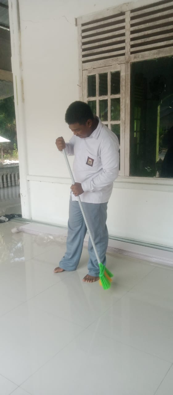 Dokumentasi kegiatan Gerakan Bersih bersih Masjid Al-Mustakim