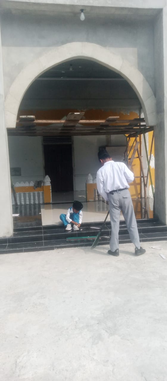 Dokumentasi kegiatan Gerakan Bersih bersih Masjid Al-Mustakim