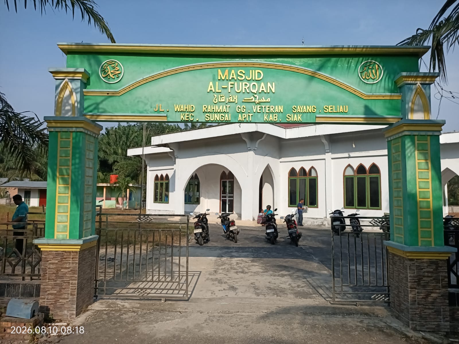 Dokumentasi kegiatan Membersihkan Masjid Al Furqon