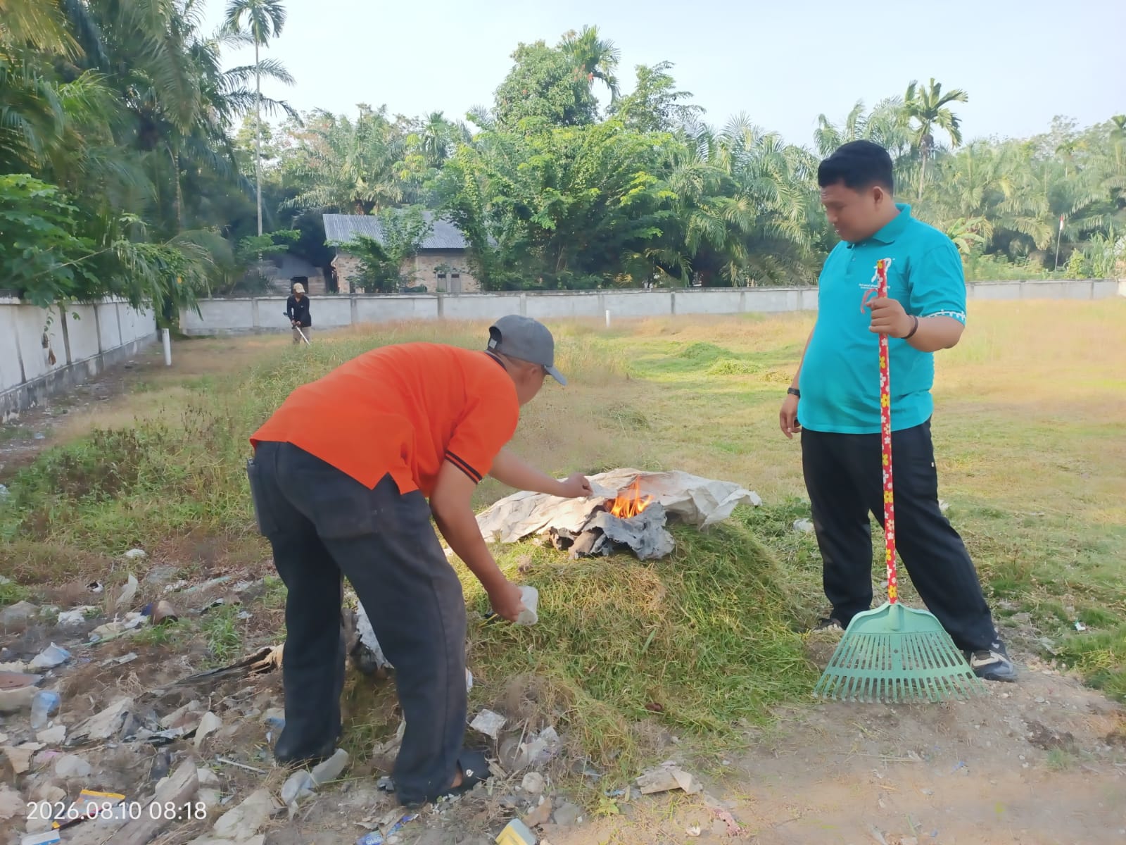 Dokumentasi kegiatan Membersihkan Masjid Al Furqon