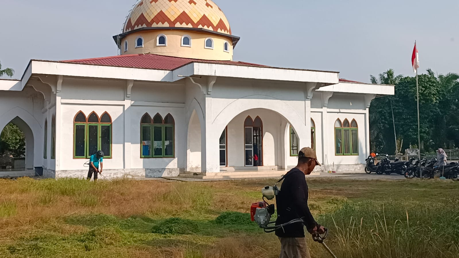 Dokumentasi kegiatan Membersihkan Masjid Al Furqon
