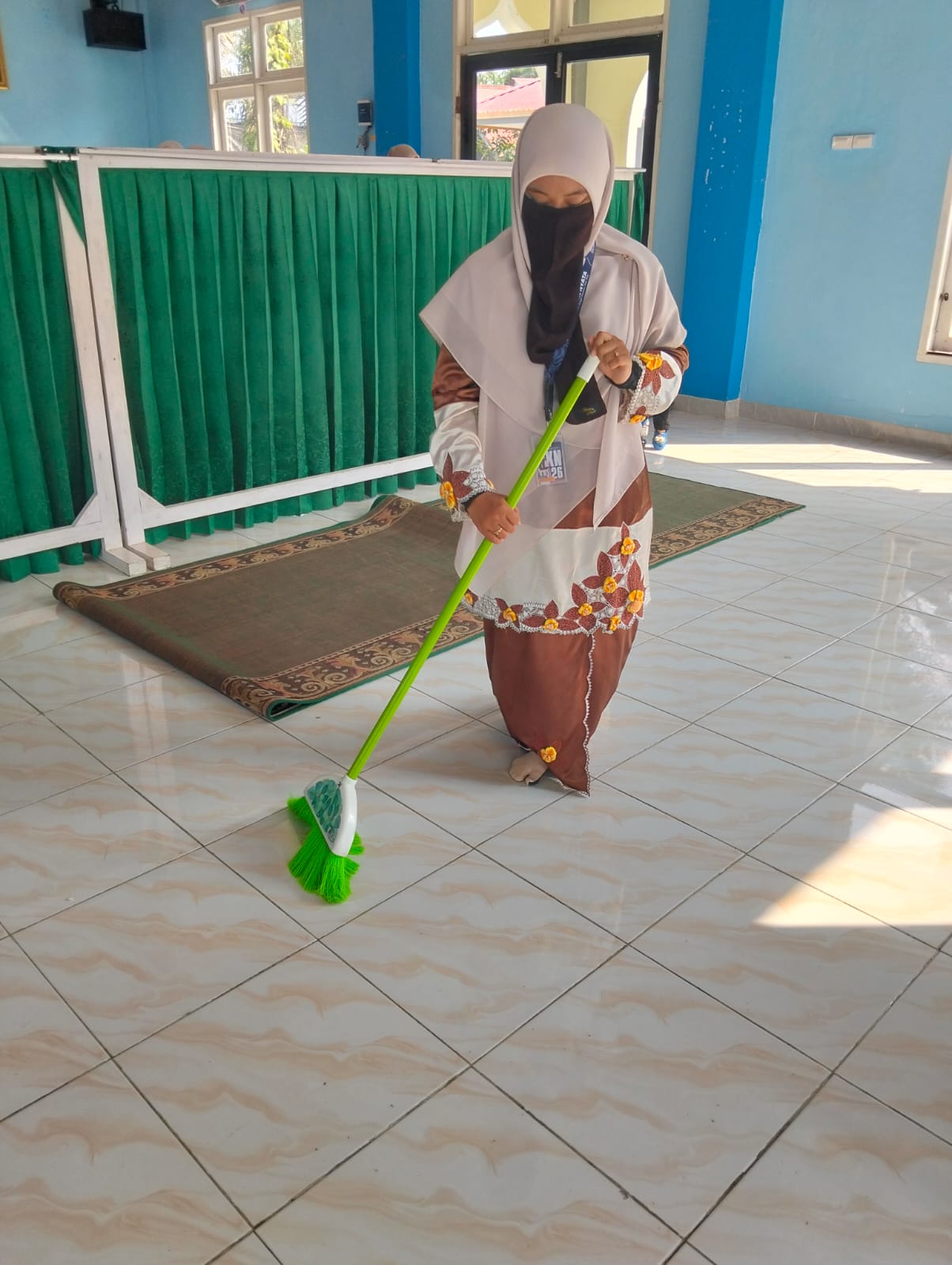 Dokumentasi kegiatan Gerakan Bersih-Bersih Masjid (GEBER MAS) di Kecamatan Sungai Mandau ( Mesjid Annum)