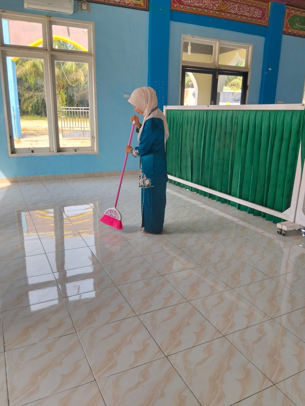 Dokumentasi kegiatan Gerakan Bersih-Bersih Masjid (GEBER MAS) di Kecamatan Sungai Mandau ( Mesjid Annum)