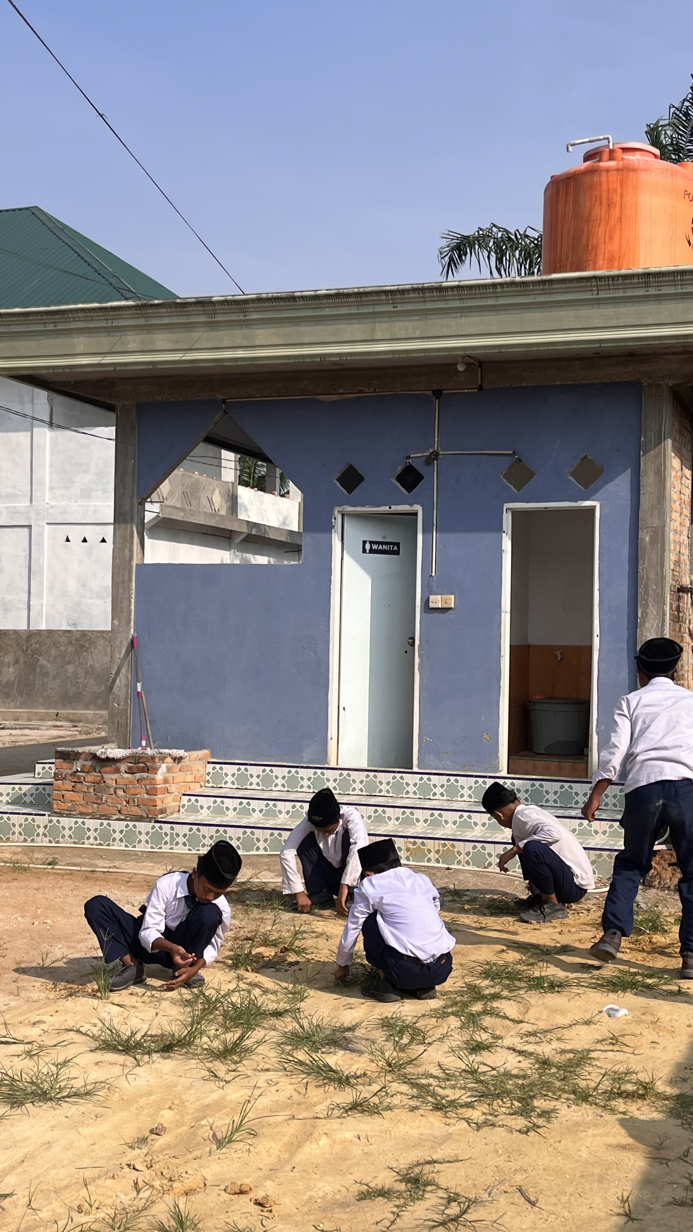 Dokumentasi kegiatan Gerakan Bersih-Bersih Masjid di Masjid Baiturrahim