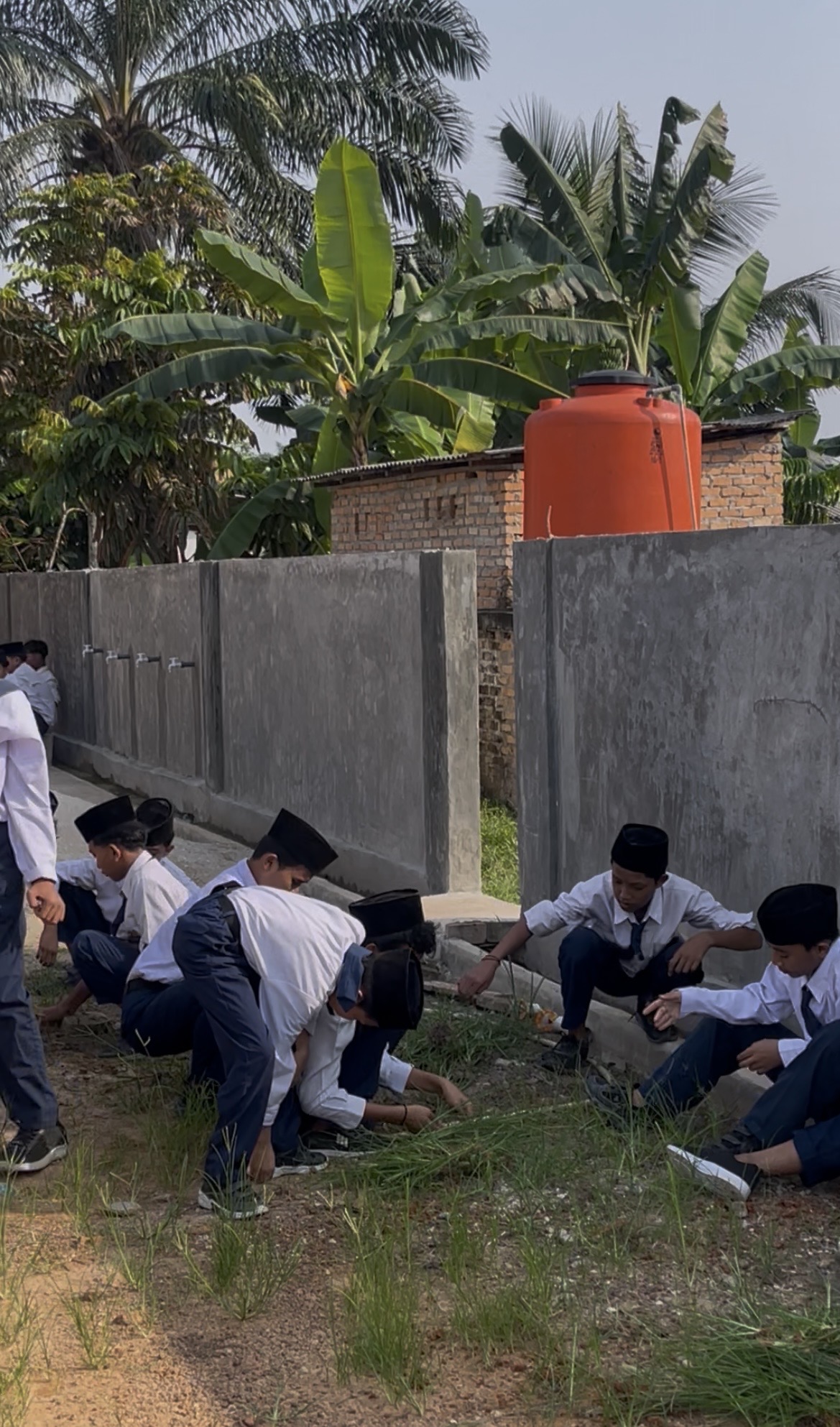 Dokumentasi kegiatan Gerakan Bersih-Bersih Masjid di Masjid Baiturrahim