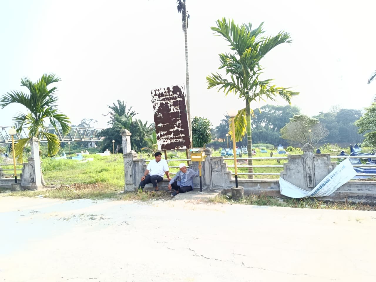Dokumentasi kegiatan Gerakan Bersih-Bersih Masjid di Masjid Al-Ihsan Kampung Lubuk Jering Kecamatan Sungai Mandau