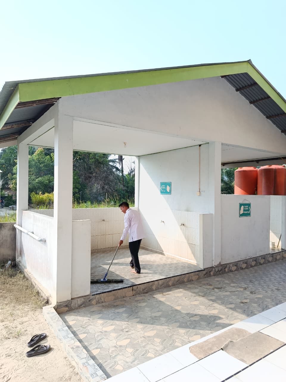 Dokumentasi kegiatan Gerakan Bersih-Bersih Masjid di Masjid Al-Ihsan Kampung Lubuk Jering Kecamatan Sungai Mandau