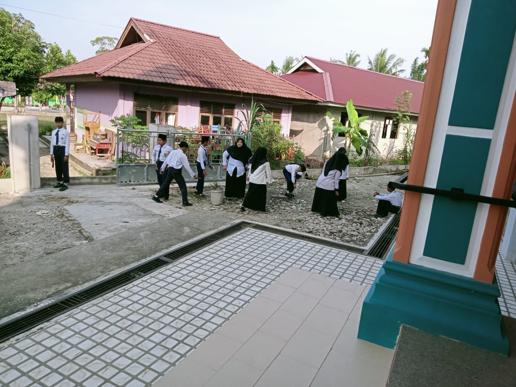 Dokumentasi kegiatan Gerakan bersih-bersih masjid di masjid Al Muhajirin