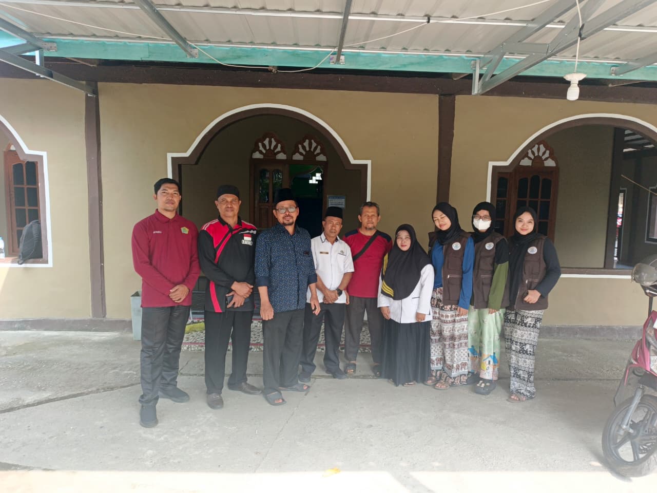 Dokumentasi kegiatan Gerakan Bersih-Bersih Masjid KUA Pusako