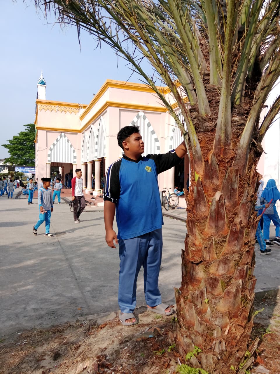 Dokumentasi kegiatan Gerakan Bersih-Bersih Masjid di Masjid Al-Fattah Kecamatan Siak