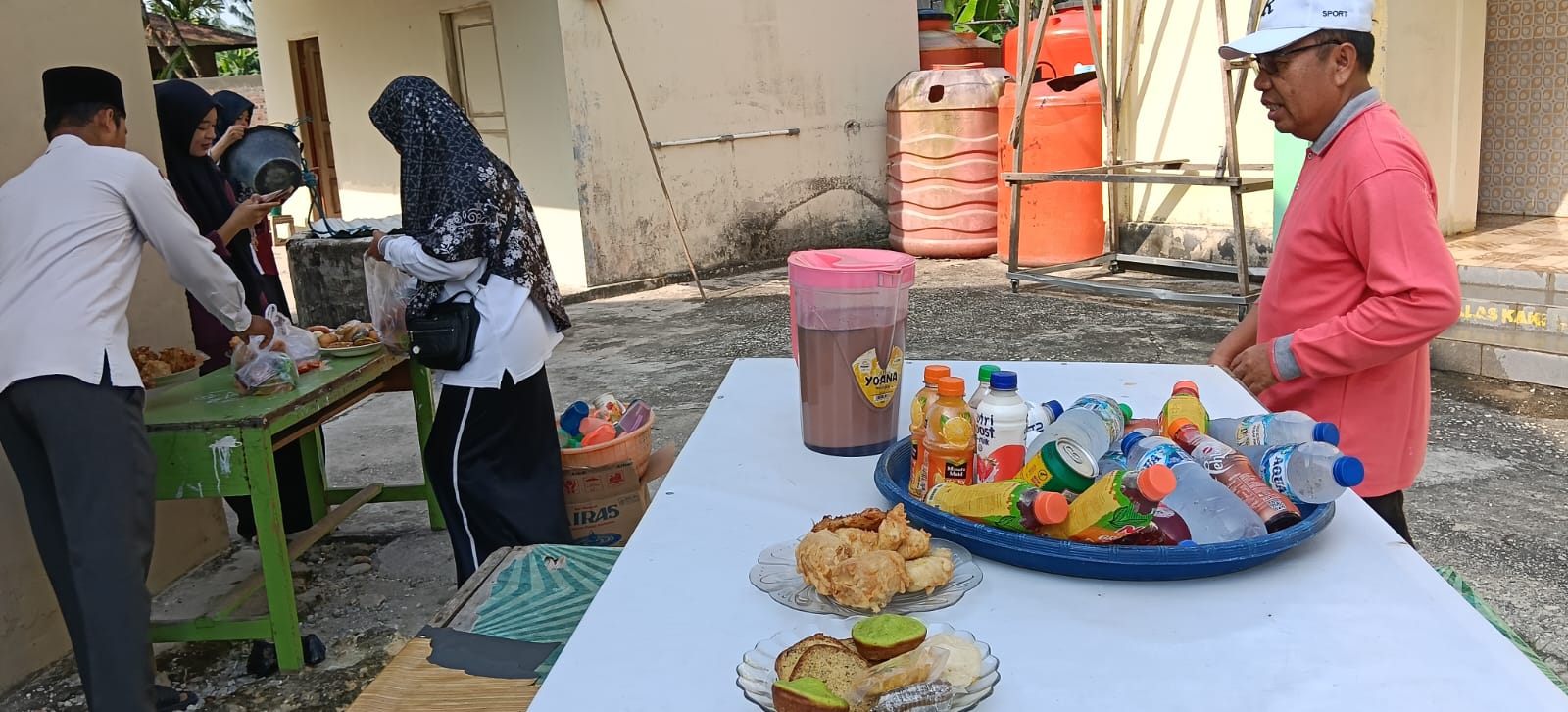 Dokumentasi kegiatan Gerakan Bersih-Bersih Masjid