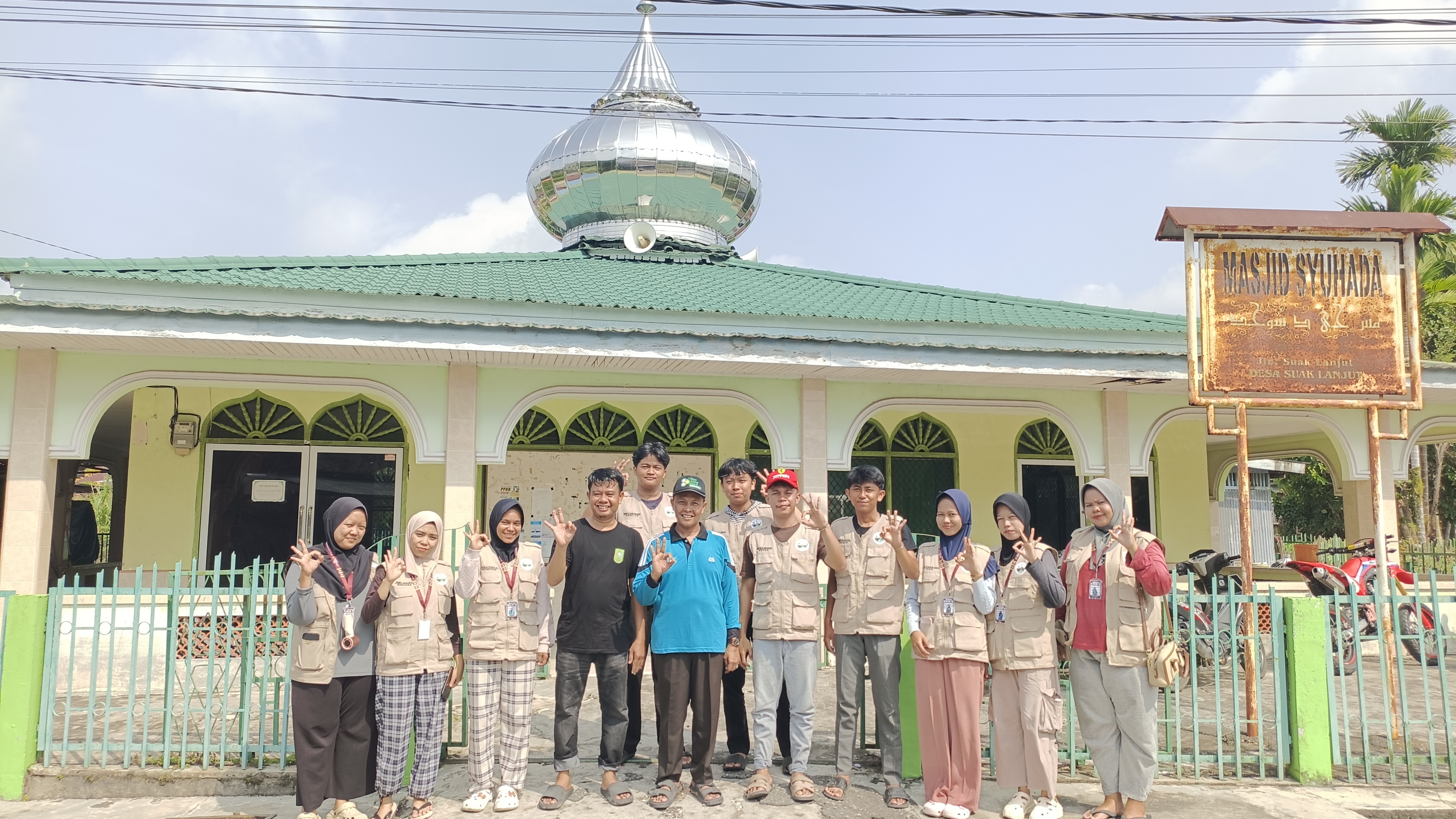 Dokumentasi kegiatan Bersih bersih masjid, di masjid syuhada suak lanjut