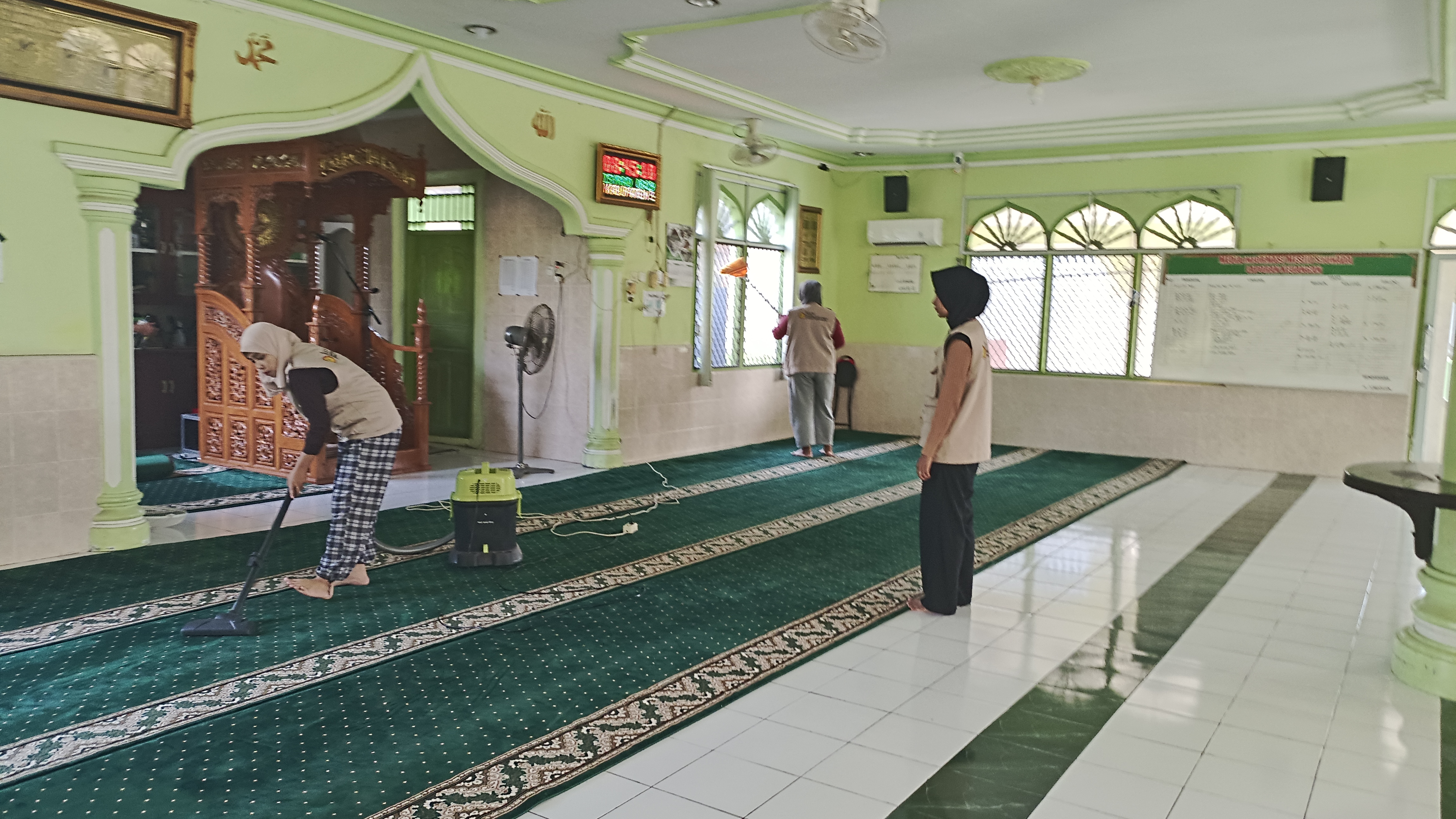 Dokumentasi kegiatan Bersih bersih masjid, di masjid syuhada suak lanjut