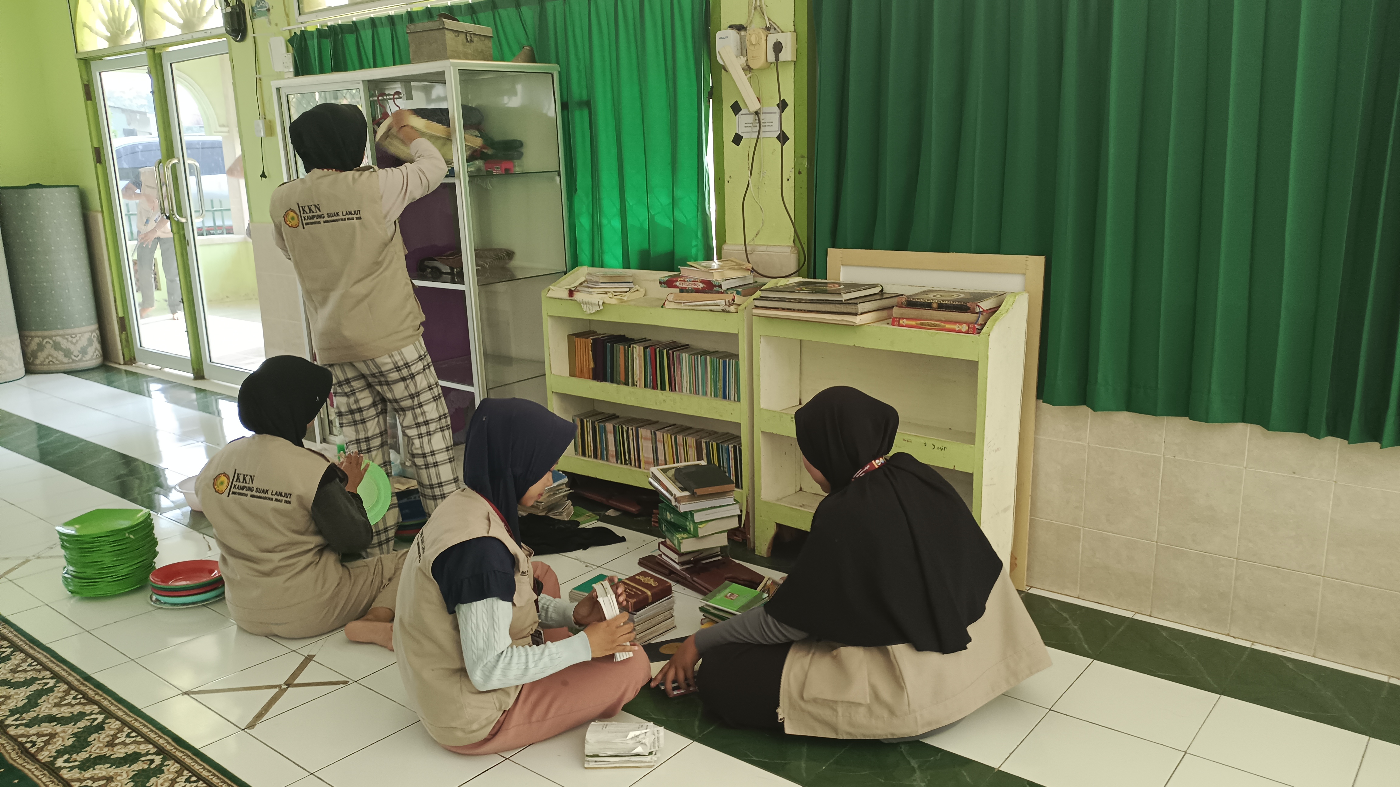 Dokumentasi kegiatan Bersih bersih masjid, di masjid syuhada suak lanjut
