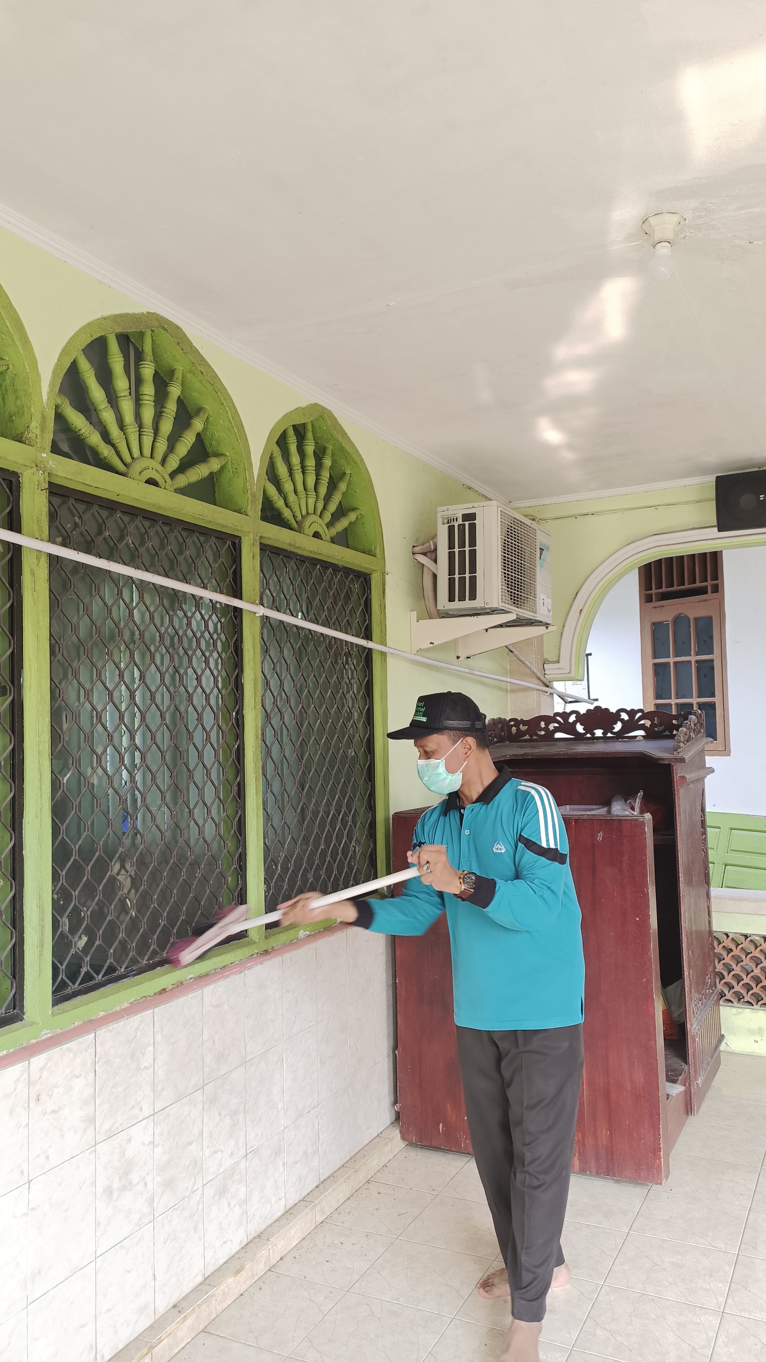 Dokumentasi kegiatan Bersih bersih masjid, di masjid syuhada suak lanjut