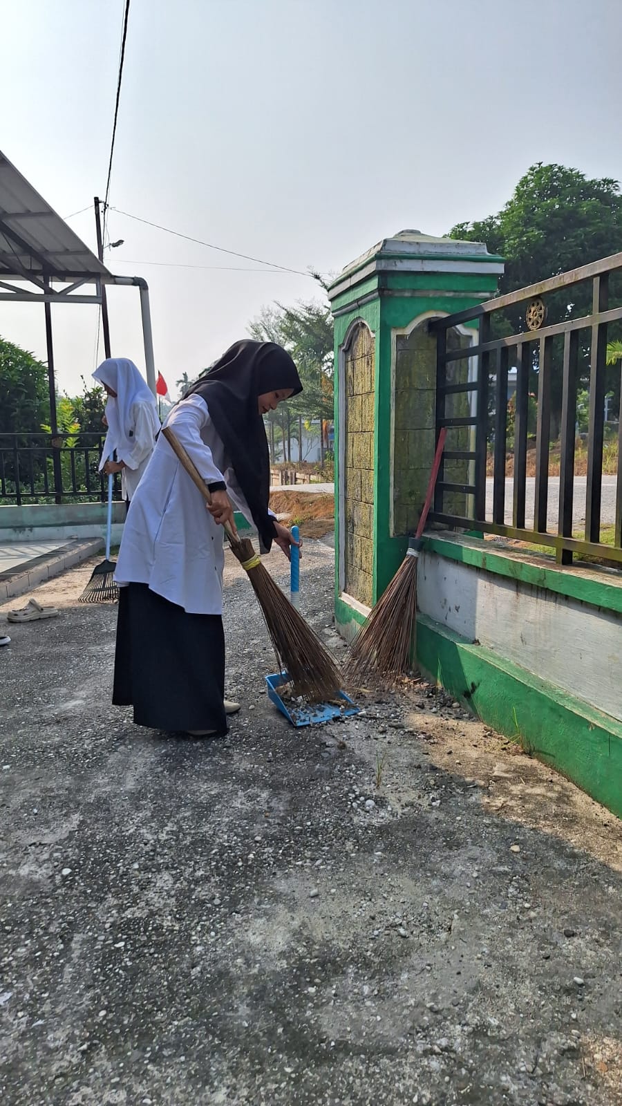 Dokumentasi kegiatan GABERMAS MTs AR RIYADH : BERSIH MASJID, NYAMAN BERIBADAH, LINGKUNGAN ASRI